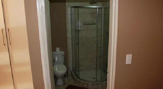 Room 6 - Bathroom