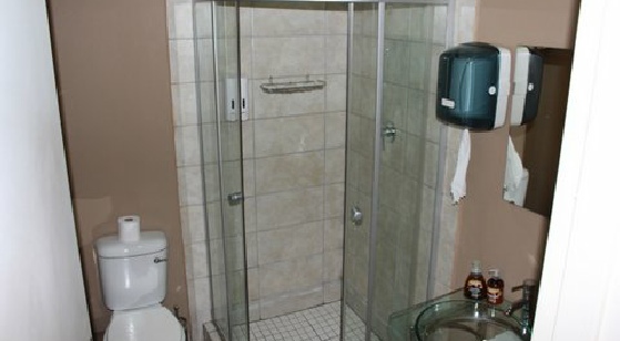 Room 6 - Bathroom toilet